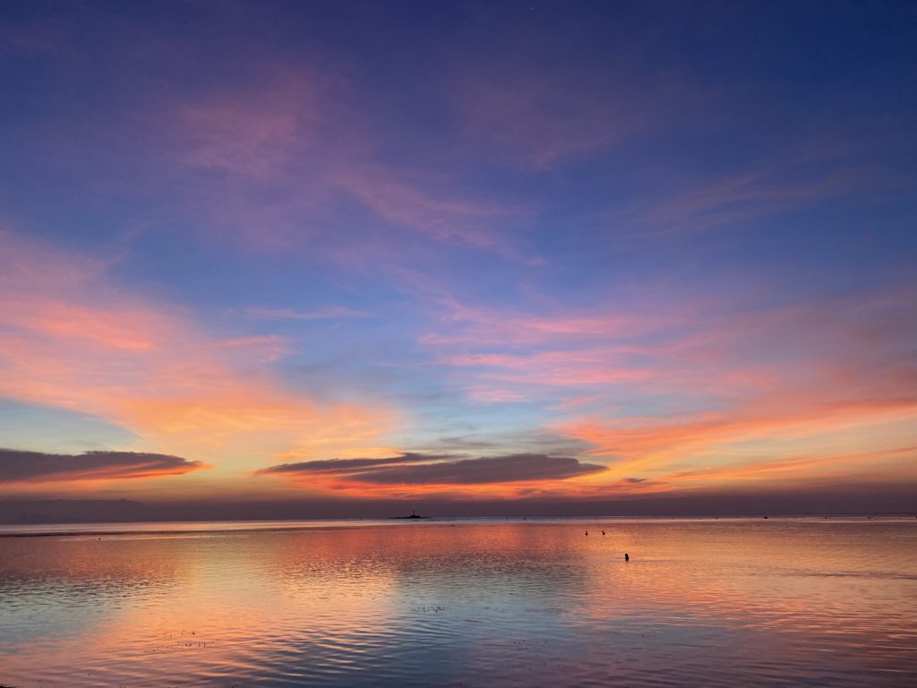 コパンガンの夕日と海。毎日、夕日の美しさは格別でした